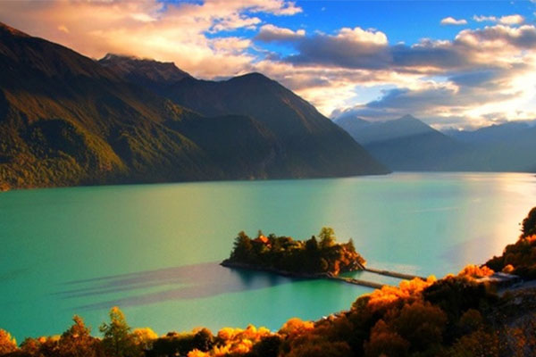 深度環線全景，布宮，林芝，巴松措，大峽谷，朗縣，澤當，拉姆拉錯，羊湖，滿拉水庫，日喀則，納木措扎營8晚9日游